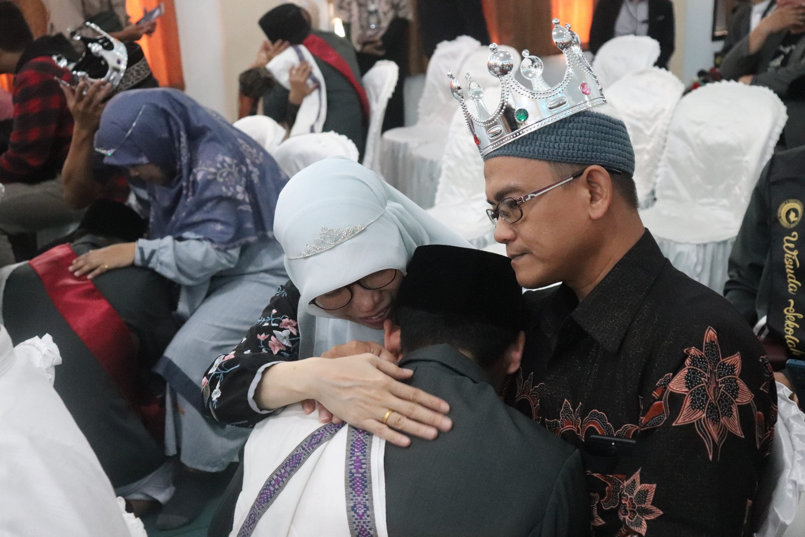 Hidupnya hati seseorang adalah dengan ilmu