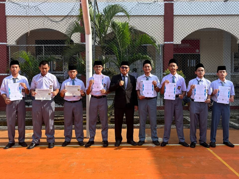 Santri OSPI saat Penyematan