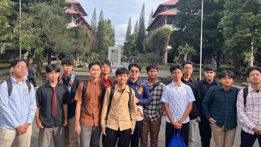 Santri saat Sedang Menghadiri Open House ITB