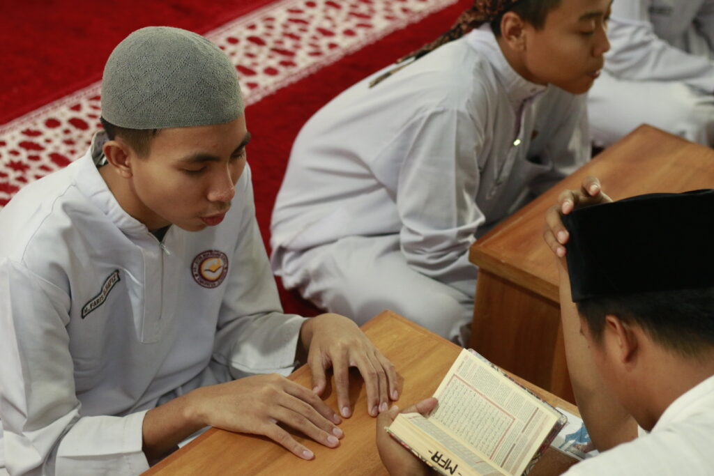 Salah Satu Santri sedang Ujian Tahfizh
