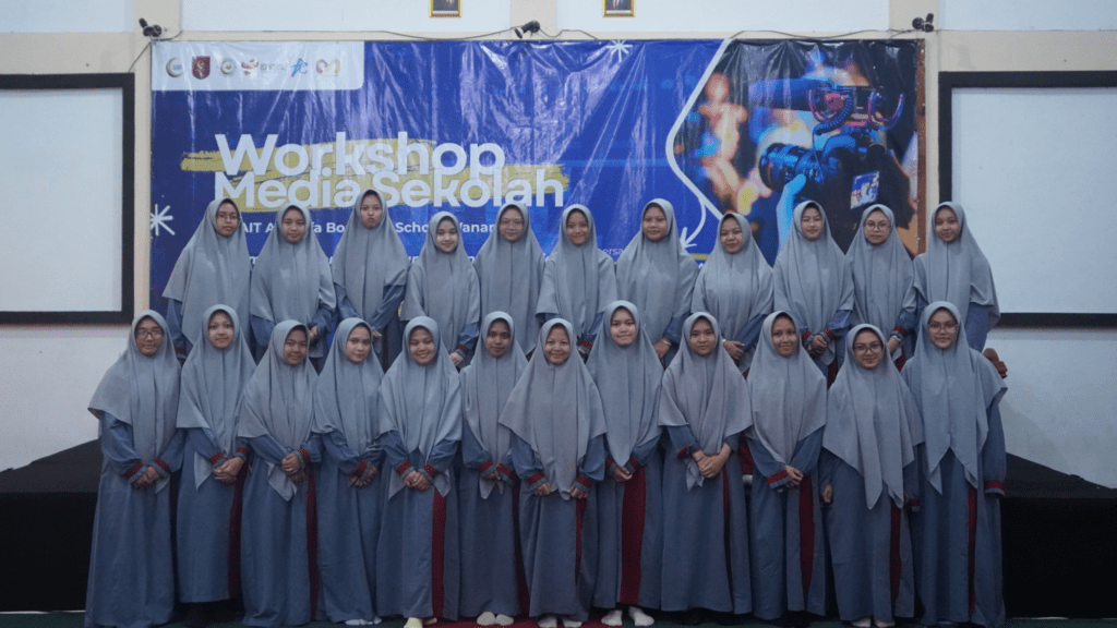Keseruan Workshop Media Sekolah SMAIT As-Syifa Wanareja yang Sukses Bikin Kreatif!