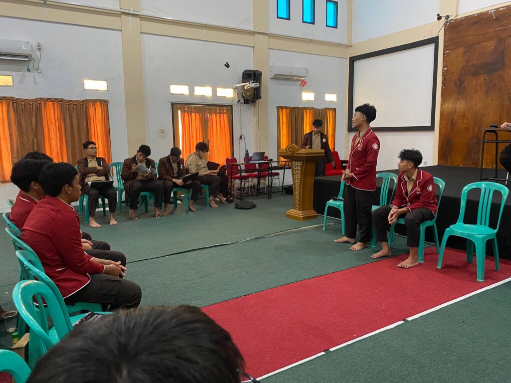 Pengurus BEM sedang Menghadapi Sidang LPJ BEM