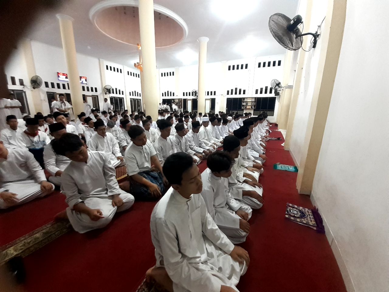 Menggali Makna Kegiatan Ibadah Malam di Pesantren: Meraih Kedekatan dengan Tuhan