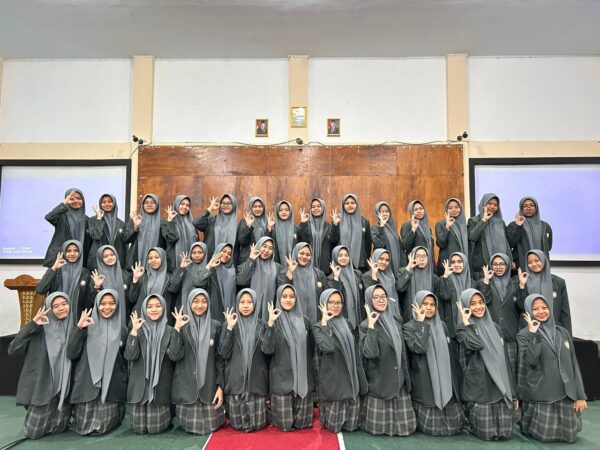 Pelantikan PIK-R Putri 2026: Purposeful and Inspiring Generation, Amanah Baru, dan Komitmen Generasi Berdaya di SMAIT Assyifa Boarding School Wanareja